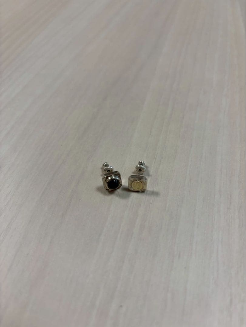 DAIZEN ストーンピアス オニキス 金（耳）ポイント DAIZEN ストーンピアス オニキス 金（耳）ポイント DAIZEN ストーン