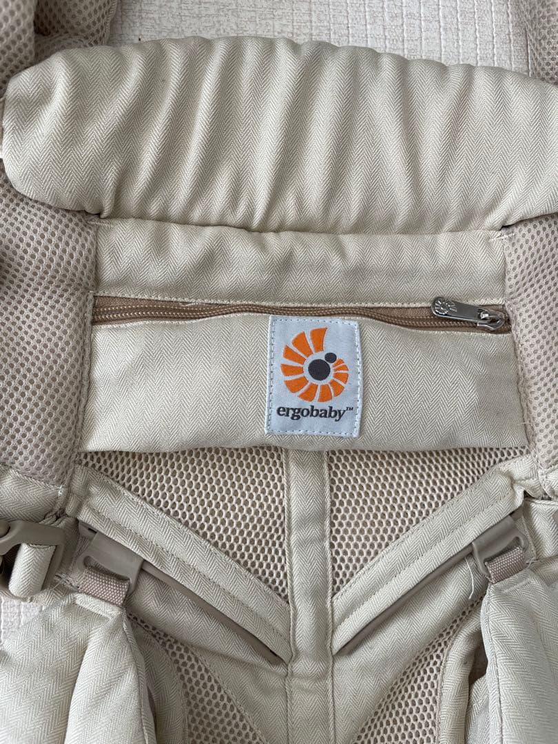 ergobaby エルゴベビー　抱っこ紐　メッシュ　ベージュ a443e779bbb7de40464e4e9c6529c9