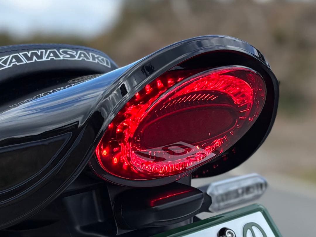 【延長カラー付】Z900RS シリーズ テールランプ アワビテール ダークレッド 延長カラー付き！ 定番カラーダークレッドZ900RS テールランプ アワビ
